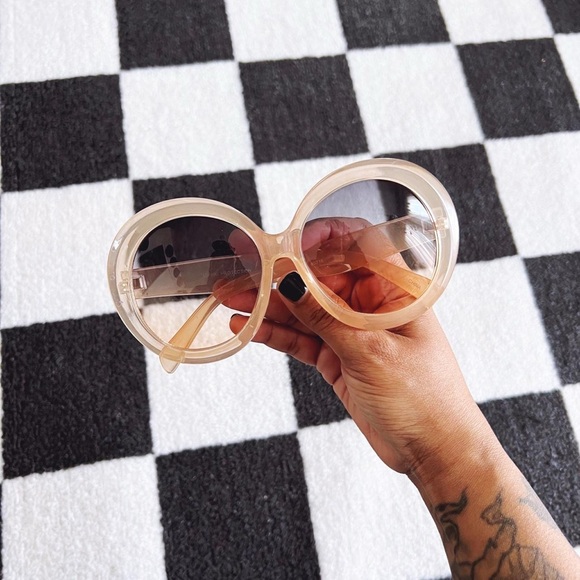 Vintage Style Oversized Sunglasses - Picture 3 of 8